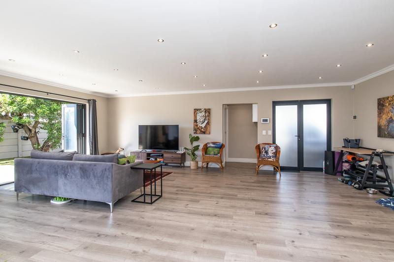 To Let 3 Bedroom Property for Rent in Constantia Western Cape